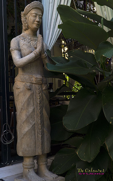 The Status at Mealea Restaurant in Phnom Penh